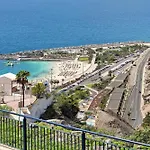 شقة With Beautiful Sea Views